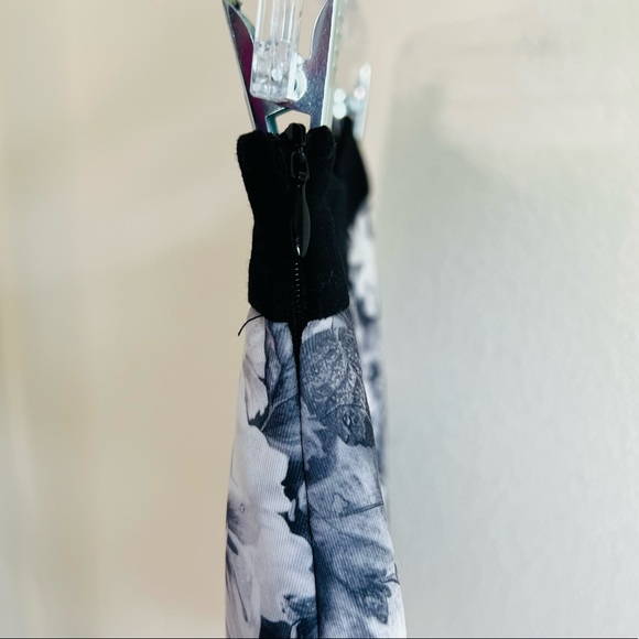 Zara Basic Black & White Floral Envelope Asymmetrical Zipper Detail Skirt - Picture 16 of 16